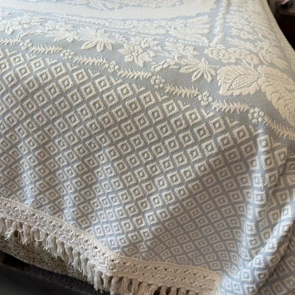 COTTON WOVEN KING BLUE CREAM 6” FRINGE MEDALLION BEDSPREAD 115x115” - Picture 7 of 8